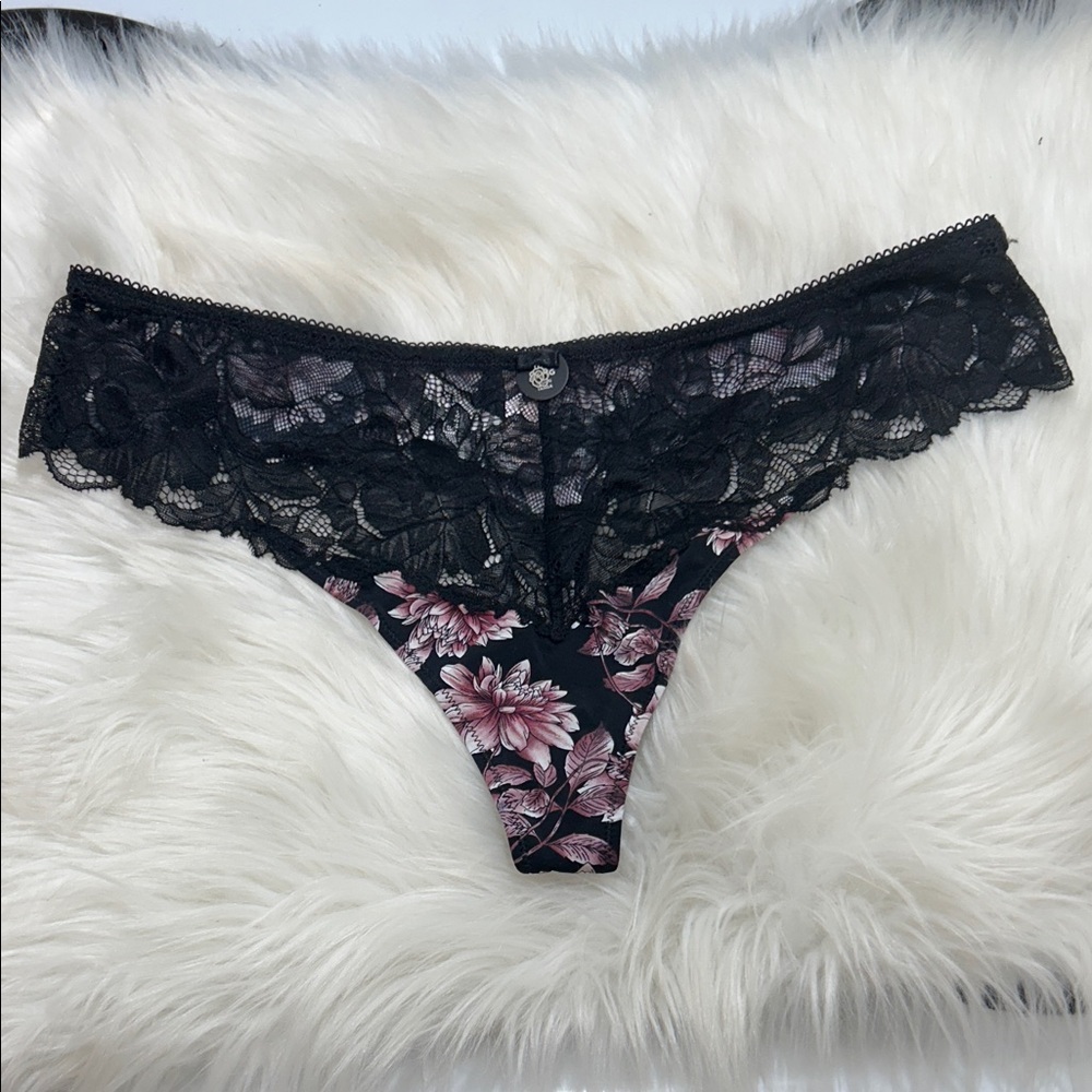 { BNWT} La Vie En Rose Black and Pink Floral Lace Panty.